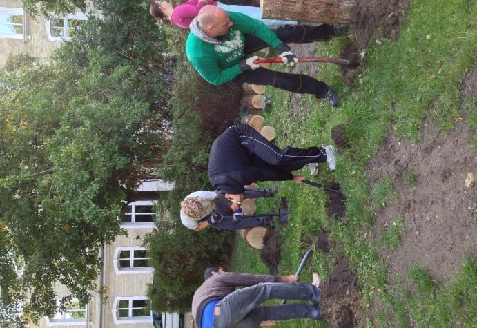 Genomförande Vårt stora projekt började med att vi satte upp en lista i hallen med alla uppgifter där föräldrar tillsammans med barn och pedagoger fick välja det arbete som de ville hjälpa med.