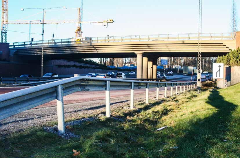 Takbalksräcke FMK-TE3 Tanken bakom detta räcke är att det ska passa alla trafikanter i alla miljöer, motorcyklister, gående eller bilister, utmed landsvägar eller inne i städer.