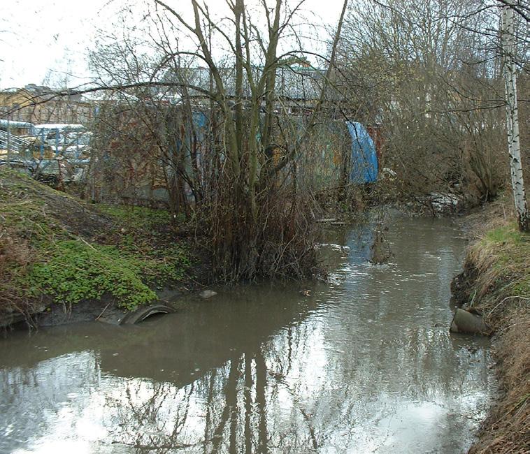 8. Uppströms Hjulsta Vattenpark Markanvändningen på sträckan mellan Bergslagsvägen och Hjulsta Vattenpark karaktäriseras i huvudsak av öppen och odlad mark och ån har här ett ganska naturligt