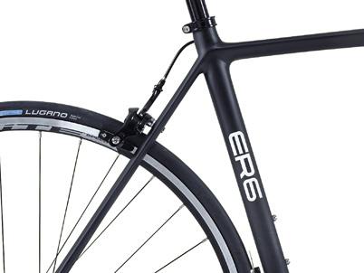 ER 6 HERR 22V 105 51 cm # 916177251 54 cm # 916177254 57 cm # 916177257 60 cm # 916177260 En perfekt Vätterncykel för den medvetna motionären. Nyutvecklad, lätt och vridstyv monoqoceram i kolfiber.