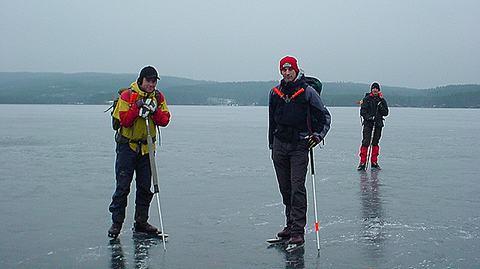 Turrapport 051203: Stor-Jangen, Älgsjön, St Lisjön@Vänerskridsko Friluftsfrämjandet Arvika-Sunne Långfärdsskridsko Sunne Turrapport: Stor-Jangen, Älgsjön, St Lisjön 3/12-05 Start på Stor-jangen, vid