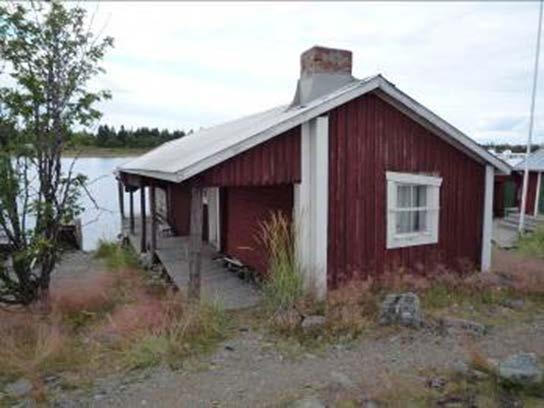 Områdets historia Denna karga och flacka moränö i ytterskärgården började troligen nyttjas av fiskare relativt tidigt eftersom här fanns gott om fisk och säl samt bra, naturliga, hamnplatser.