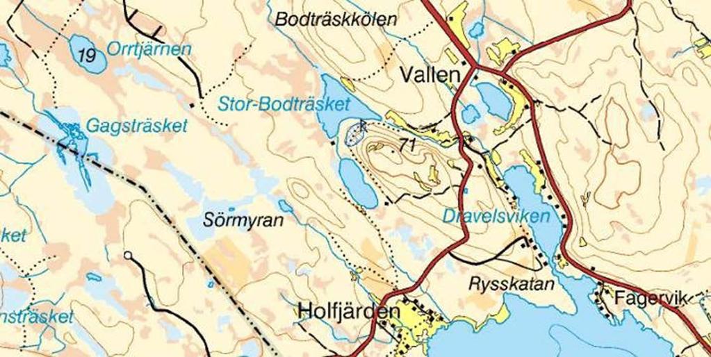 Områdets historia Denna plats, som idag ligger i gles tallskog på sandiga terrassbildningar, var för omkring 2 000 år sedan belägen på en ö i havet.