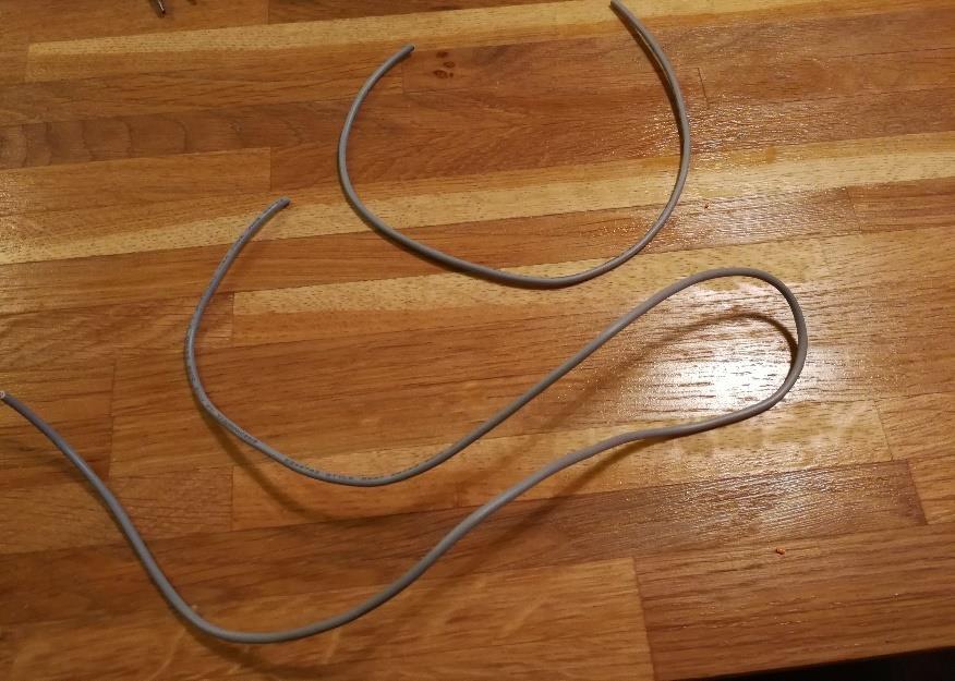 Dela upp kabeln i två delar, varav du kapar sladden vid 1/3 av längden så