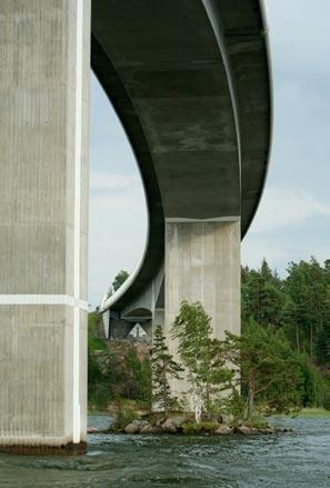 BV Bro med ändringar och tillägg för järnvägsbroar. TK Bro, TR Bro och TK Geo har tagits fram i samarbete mellan Vägverket och Banverket och är för de båda verken gemensamma publikationer.