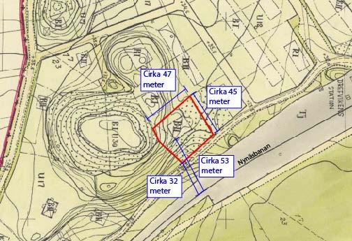 19 (30) 4. Platsspecifika förutsättningar 4.1 Området Fastigheten Länna 1:44 ligger som närmast cirka 30 meter från Nynäsbanan, se figur 4.1:1. Planområdet är cirka 45 gånger 47 meter stort.