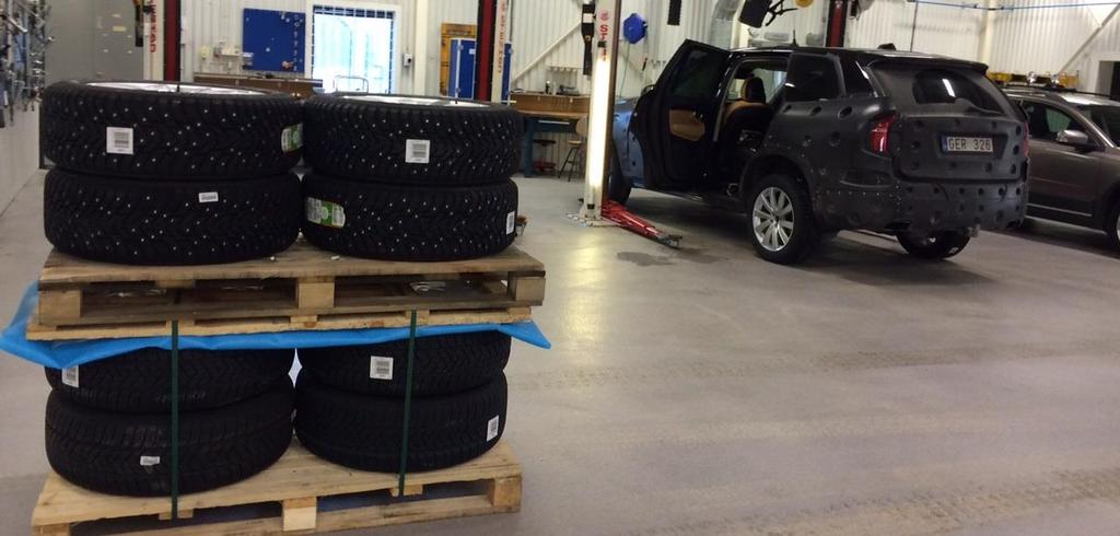 Figur 113: Test och datainsamling med olika vinterdäck i Jokkmokk Jokkmokks-expeditionen gav projektparterna från Volvo Cars, Statens Vegvesen och Luleå Tekniska Universitet