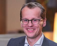 Aktieinnehav: Inga Optionsinnehav: 190 000 Christian Svensson Född: 1971 Interim CFO sedan 2014 och anställd som CFO sedan 2015. Tidigare erfarenheter omfattar bl.a. CFO på NeuroVive Pharmaceuticals AB (publ), Capilon AB (publ), samt flera positioner inom noterade och onoterade bolag.
