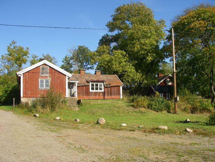 i det centrala området inomverstorps historiska bytomt. Inga fornlämningar är kända inom den aktuella delen av fastigheten eller dess absoluta närhet, men ca 900 m i V resp.