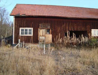 Mycket höga tungmetallhalter samt dioxin har uppmätts i marken under och omkring dåvarande uttagslucka.