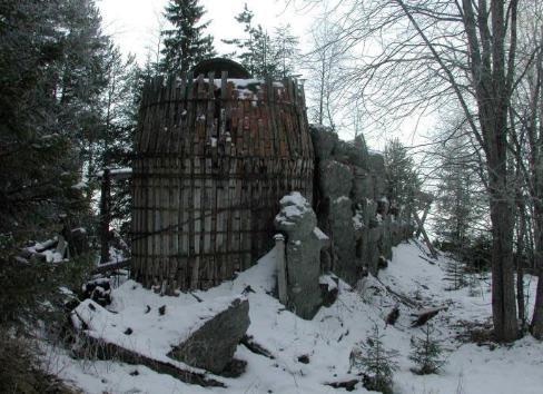 8. YTTERÅNS TJÄRFABRIKER, KROKOMS KOMMUN I Ytterån har det funnits sågverk och två tjärfabriker inom ett relativt stort område längs Storsjöns strand.
