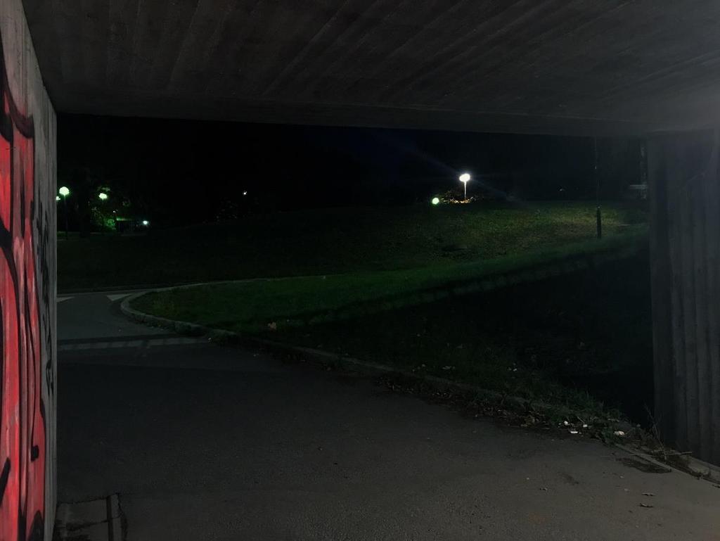 Figur 7 Cykeltunnel mynnande mot kommande fotbollsplan 5.2 Nattmiljö: krav gällande störande ljus För att skydda och förbättra nattmiljön är det viktig att kontrollera och minimera störande ljus.