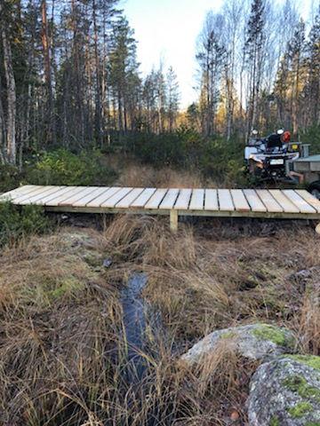 HURRA! Nu får vi hjälp att röja våra vandringsleder via ett projekt, naturnära jobb, som länsstyrelsen och skogsstyrelsen har tillsammans.