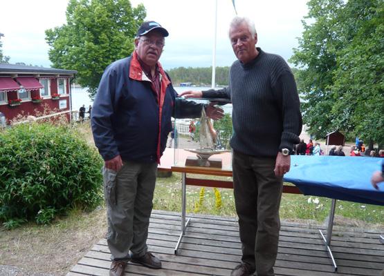Ulvöregattan Ulvöregattan 100 år 1909-2009 Ulvöregattan Förmodligen Sveriges äldsta regatta med bevarat vandringspris Ur ÖSS gamla protokoll framgår att man 1908 i en artikel i Örnsköldsviks Posten
