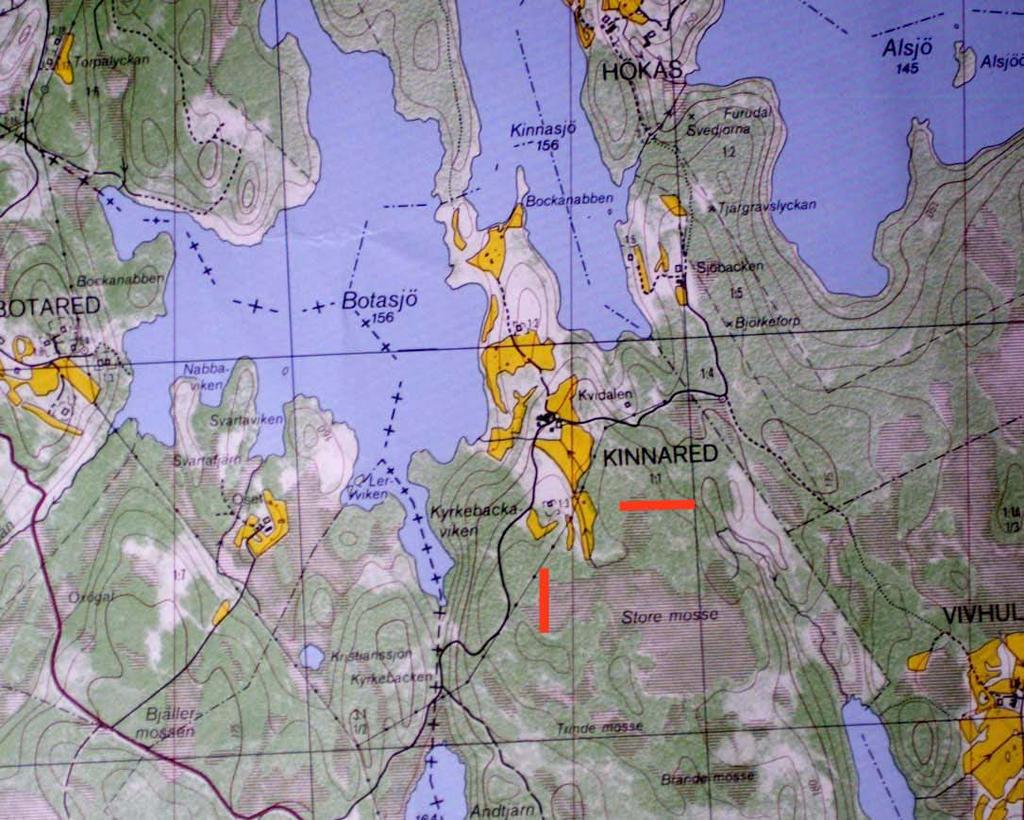 4 Inventeringsmetodik Figur 1: Översiktskarta över trakten runt inventeringsområdet. I korsningen mellan de röda linjerna ligger inventeringsområdet 2 Inventeringsmetodik 2.
