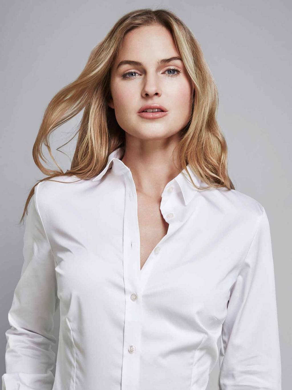 HIRT FÄRGER: VIT 372 21 J.BÅ 372 BUINE EXCUIVE BUINE TRETCH Art.Nr: 62-372 FEMININ REGUAR FIT Figurformad dress skjorta i bomull med Dobby struktur. iten krage. Manschett.