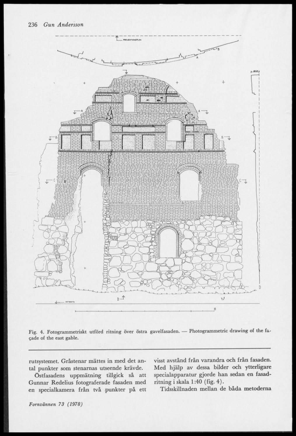 236 Gun Andersson Fig. 4. Fotogrammetriskt utförd ritning över östra gavelfasaden. Photogrammetric drawing of the fasade of the east gable. rutsystemet.