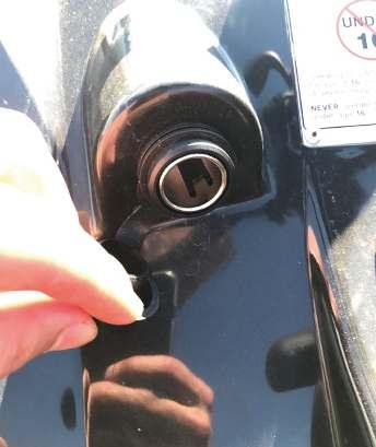 Smidig förvaring i höger framskärm