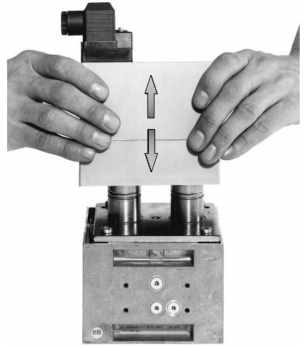 BRUKS- OCH MONTERINGSANVISNING 7. DMV-DLE Snabbslaginställning V start Fabriksinställning DMV-DLE: Snabbslag ej inställd 1. Skruva bort inställningskåpa E från hydrauliken. 2.