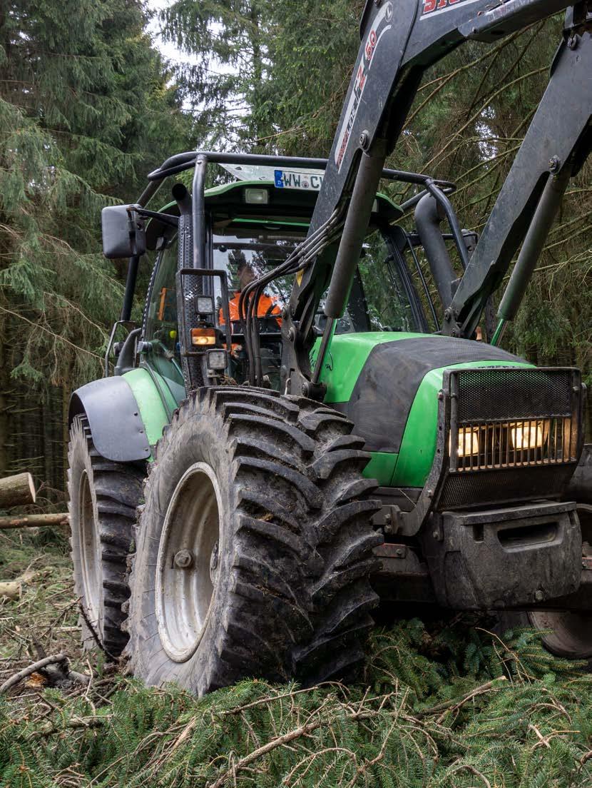 DÄCK FÖR SKOGSTRAKTORER NOKIAN TRACTOR KING TRAKTORDÄCK FÖR TUNGA SKOGARBETEN, JORDARBETEN OCH DÄCK FÖR SKOGSTRAKTORER VÄGUNDERHÅLL SAMT SNABB OCH SMIDIG KÖRNING PÅ VÄG Den revolutionerande