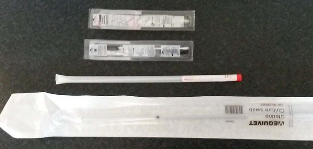 Kompletterande information om provtagningspinnarna: Att E-svabbens tip är flockad, innebär att den är täckt av korta utstående fibrer av nylon.