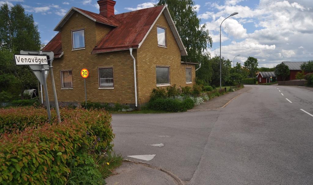 7. Utfart från Kålgårdsgatan mot Venavägen Utfarten från Kålgårdsgatan mot Venavägen behöver breddas då vägbanan är smal och