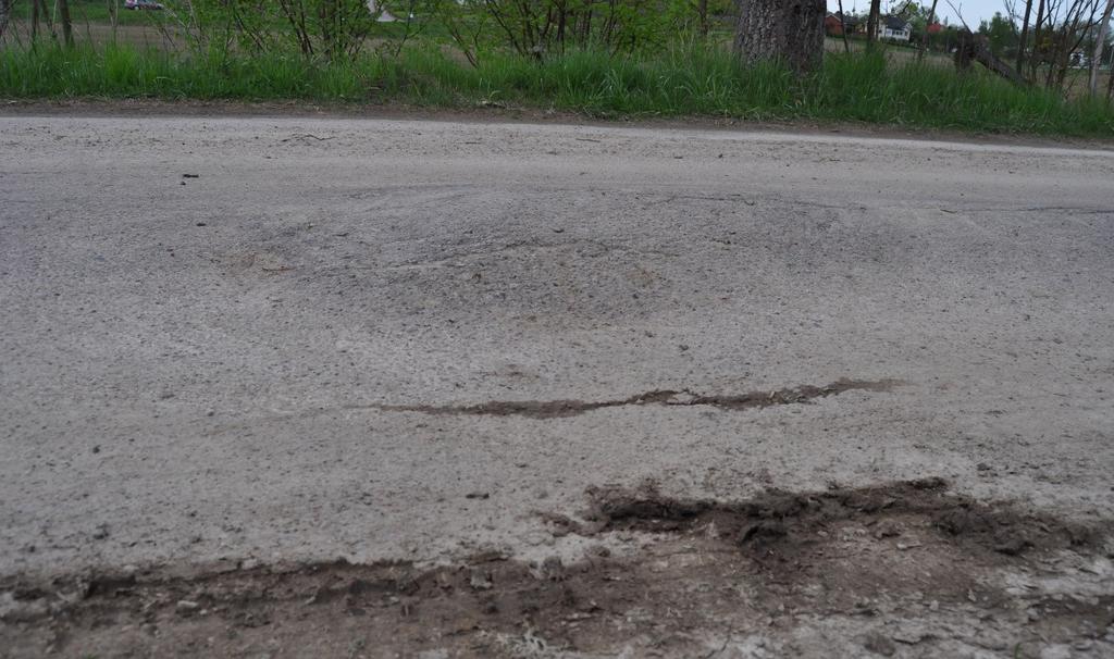 4. Kantorsgatan vägbana Kantorsgatan är delvis i mycket dåligt skick.