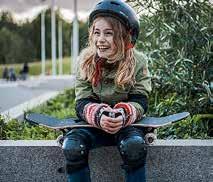 Sommaraktiviteter Skateboardvecka Ta med di skate och dia skydd och häg med på olika skateboardutflykter med parklek Ådal och Stråket.