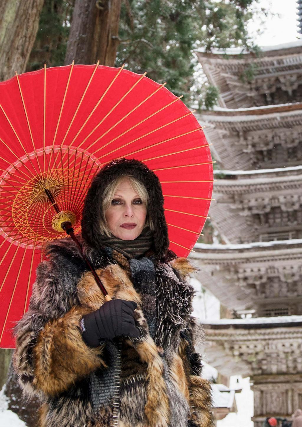 I Joanna Lumley japanka äventyr får tittarna följa henne på rea genom Japan.