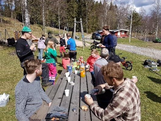 Söndagen den 23/4 hade Samhällsföreningen fixardag Syftet med fixardagen var att