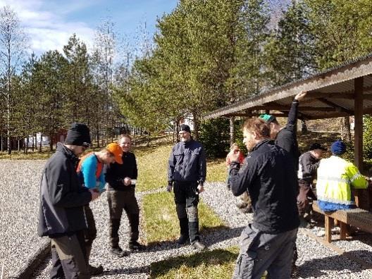 Fotbollsplan och badet anlades en ny sarg av rör från Pipelife för att avskilja