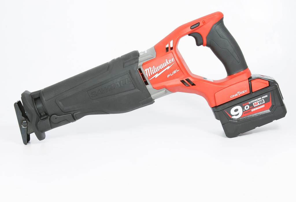 MILWAUKEE M18 ONESX STARK OCH EFFEKTIV DET GÅR INTE att få allt. Med andra ord: en liten, lätt, OCH stark tigersåg.