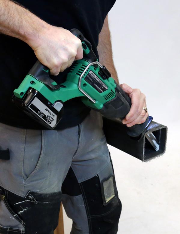 Det måste ändras till nästa generation av batterier från Hitachi. Precis som på alla andra verktyg från Hitachi är handtaget ergonomiskt och skönt gummerat.
