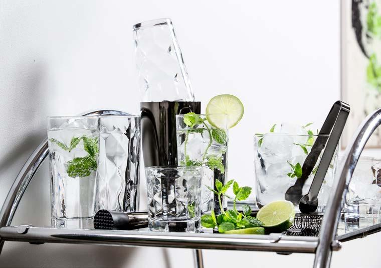 BAR Club shotglas 4-pack Glas. Läckra stapelbara shots-glas med dekorativt mönster.