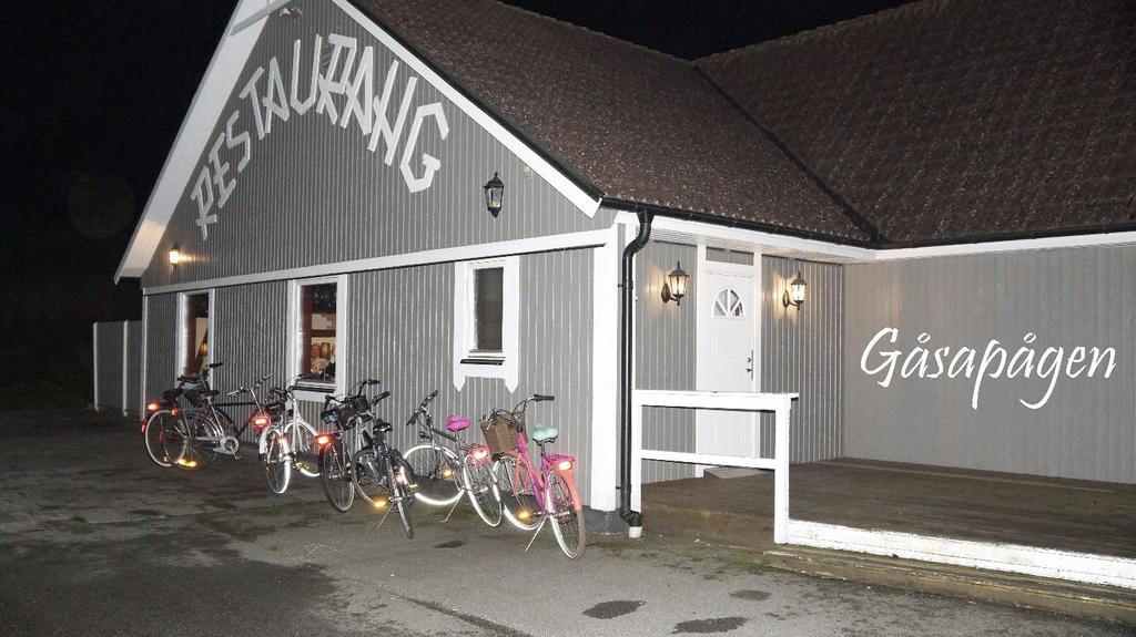 En hobby- och hantverksutställning av föreningens egna förmågor, på en månadsträff.