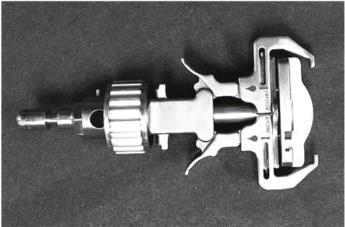 EVOLUTION CCK FEMORAL IMPAKTOR/EXTRAKTOR (155992-0) SV In Tech Medical SAS 158 Rue de l église Rang Du
