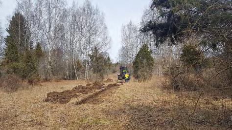Ullvi i Irsta Figur 4. Schaktning inom utredningsområdets norra del. Utredningsgrävning Utredningsgrävningen kom att genomföras med hjälp av schakt grävda med grävmaskin.