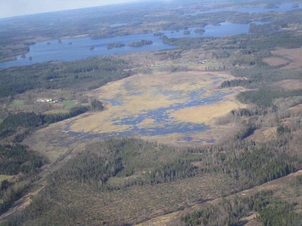 Roten Våtmarksrestaurering i Hallands län Med följande utredning lämnas förslag på en restaurering av en våtmark i Södra Unnaryds socken i Hallands län.