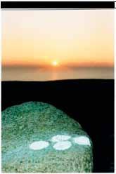 Ales stenar är byggt under bronsåldern Ales stenar Geometrisk uppställning Sommarsolstånd, soluppgång 8 12 12 8x 2 Norr 1 Sommarsolstånd, solnedgång Vintersolstånd,