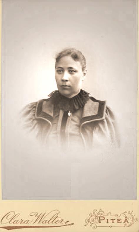 Clara var bosatt i Piteå 1875-1895, Örnsköldsvik 1895-1896, Piteå 1896-1914 och Stockholm 1914-1925. Hon drev ateljéer 1874-1914.