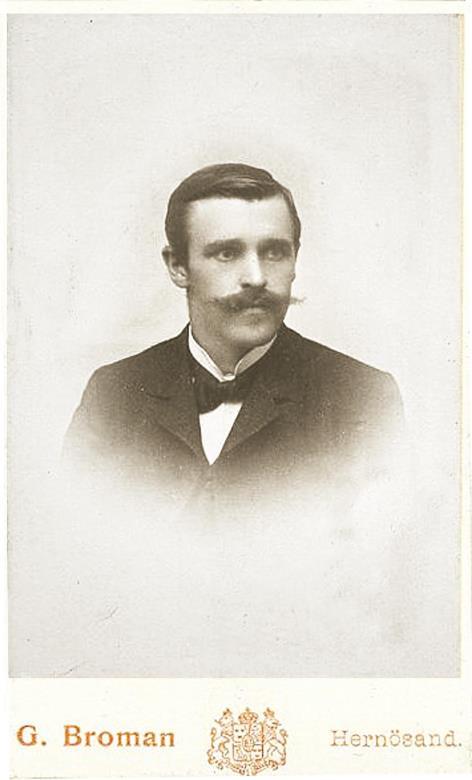 Gustaf Broman/Broman i bl.a. Öjebyn Gustaf Broman (1870-01-29 1940-01-11) f i Härnösand och d i Piteå. Hade sin första ateljé i Härnösand från ca 1890 till 1894.