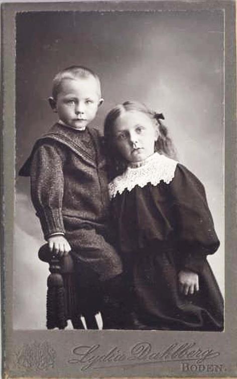 Efter flytten 1906 tillbaka till Örnsköldsvik så drev hon blomsterhandel med sin bror trädgårdsmästare Olof Emanuel Dahlberg.