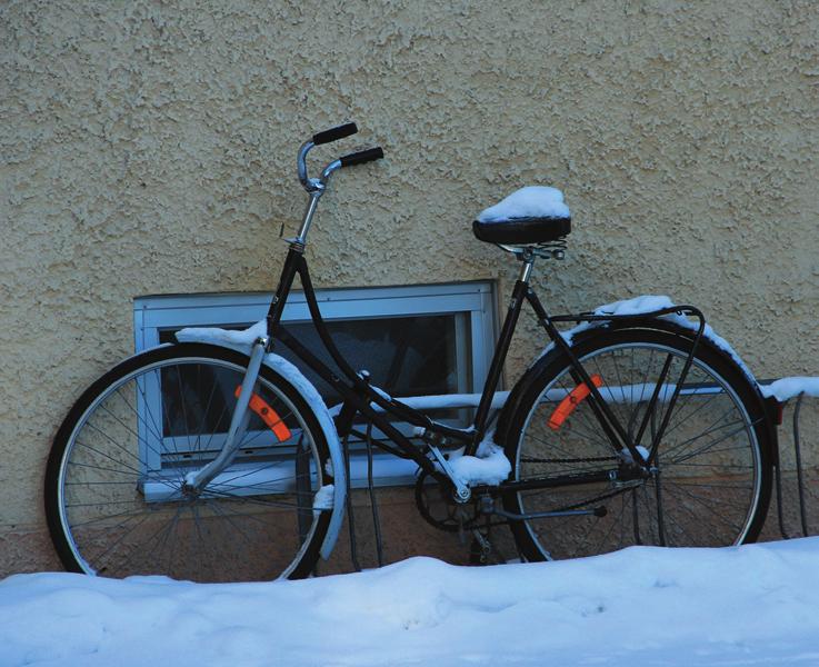 Lite att tänka på nu när det är vinter igen Cyklar Vi ber dig som har cykel i cykelstället på gården att vara observant när och om snön kommer.