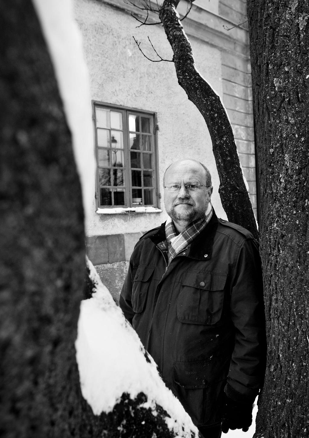 OKT Torsdag 11 okt kl 19.00 Lomma bibliotek Författarbesök I Entré 50 kr I Biljetter säljes på biblioteken fr.o.m. 27/8 Författaren och litteraturkritikern Ola Larsmo besöker Lomma bibliotek.