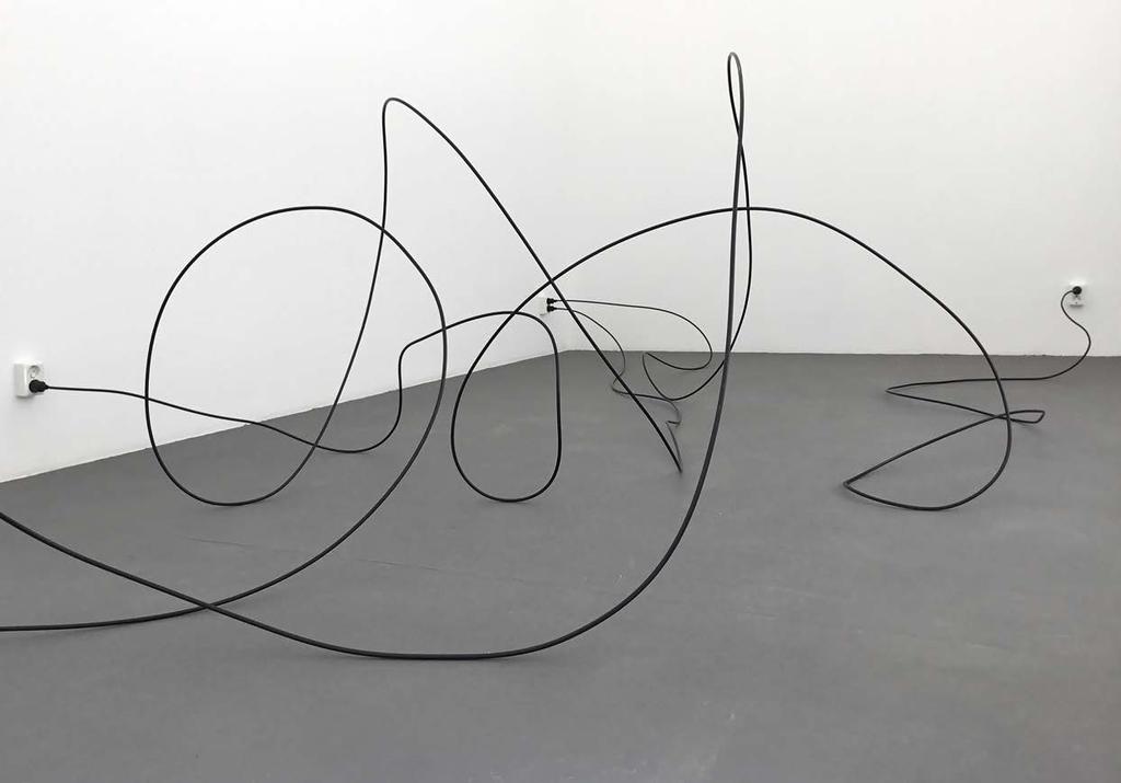 A tension, 2006 2015, Elastic Gallery, Stockholm. Kabel, elkontakter, fjäderstål. Foto: Magnus Thierfelder. Nej, inte direkt.