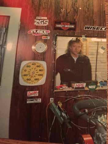 tikka snowmobile dyno-test My self Matts Tikka bakom spakarna i första dynorummet, bilden från 1993. Första dynorummet, här körs en lös Storm-motor från Finland vill jag minnas!