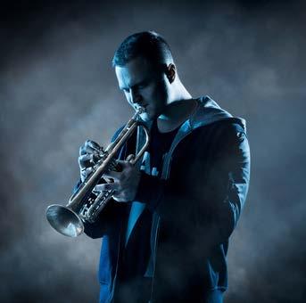 Gustav Blomberg 22.00-22.30 Kungasalen Gustav Blomberg framför egenskriven musik. Tydliga rytmer och hittiga melodier med inslag från pop och soul.