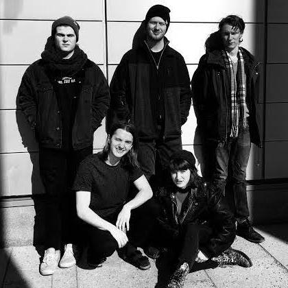 Program måndag 14 maj Lucas Szczyrbak Group 18.10-18.40 Lilla salen Med modern jazz och progressiv rock som ingredienser spelar Lucas Szczyrbak Group utforskande instrumental fusion med pop-twist.