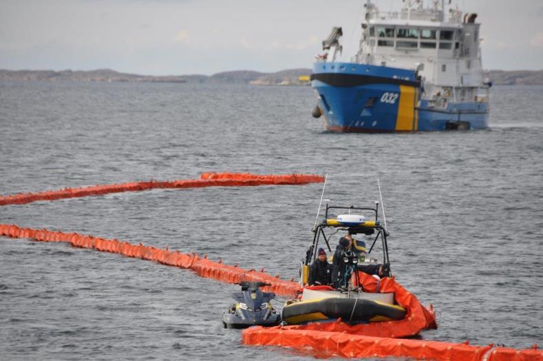 De högst prioriterade övningarna omfattar övningar med oljeupptagningssystem, nödbogsering, nödläktring och brandbekämpning. Förmågan till nödbogsering övas med myndighetens kombinationsfartyg.