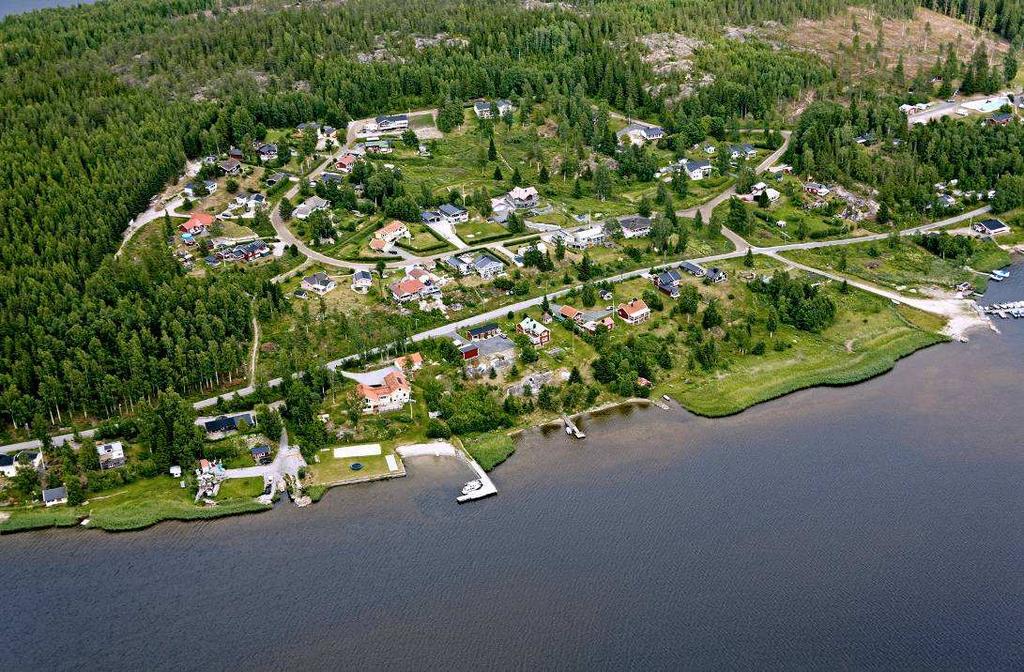 Program till Fördjupad översiktsplan för Dekarsön 7 (17) Foto: Bergslagsbild AB, Karlskoga Intresset att bo på Dekarsön är stort, det blir allt fler permanentboenden på ön.
